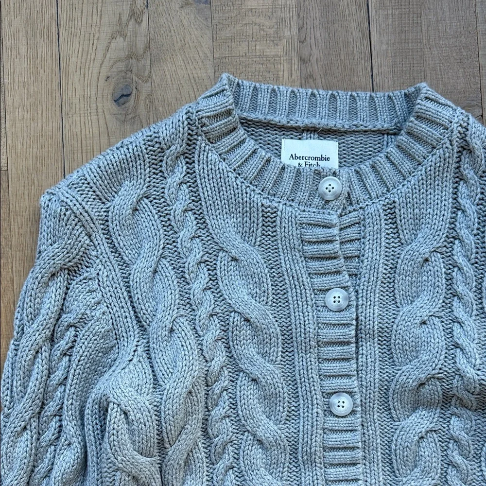 NWOT Abercrombie & Fitch Cable Knit Cardigan in Light Gray - Picture 2 of 2